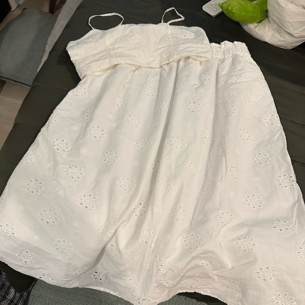 Universal thread  Eyelet skirt and top set
